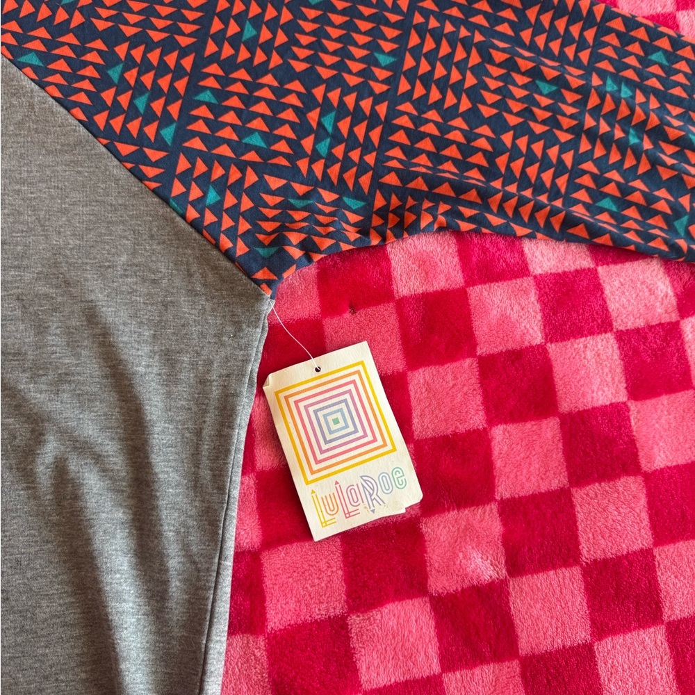 Gray and Red Arrow Pattern LulaRoe Randy Top - Picture 4 of 10